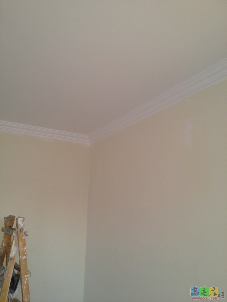顶面上刷的漆墙面准备贴壁纸