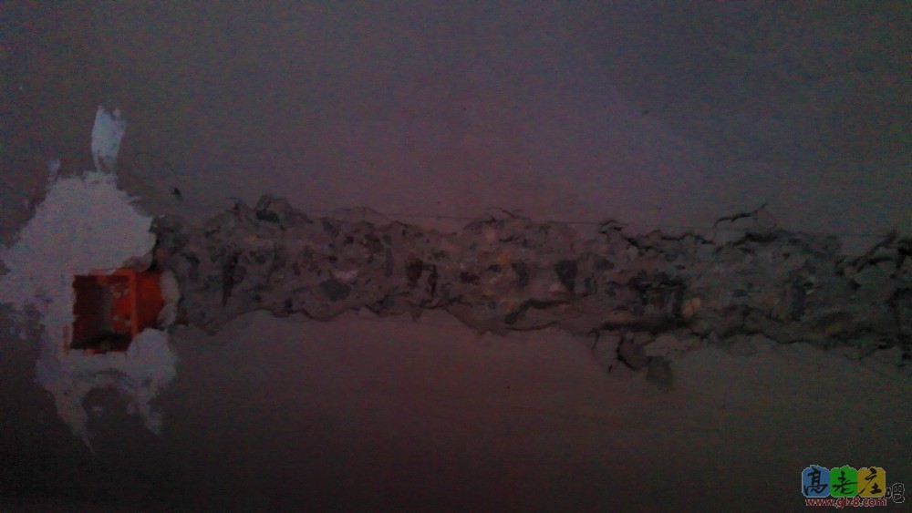 距离线盒还有1米左右