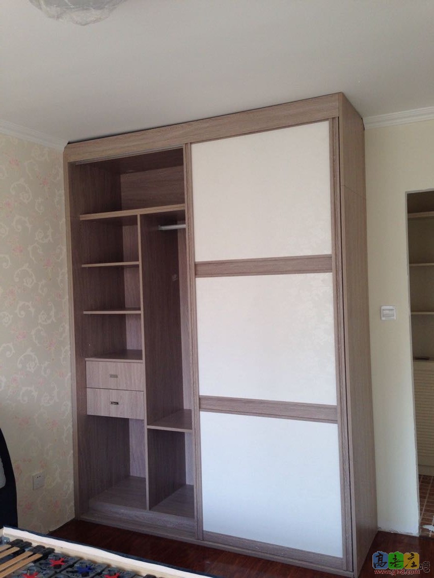 主卧衣柜1