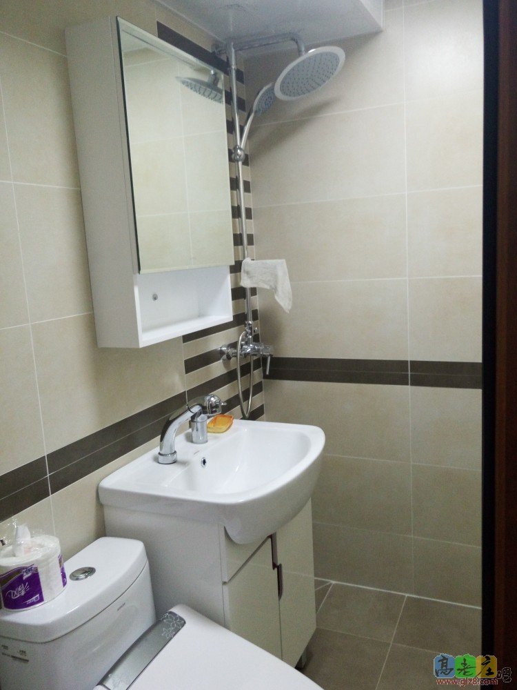 卫生间，很小
