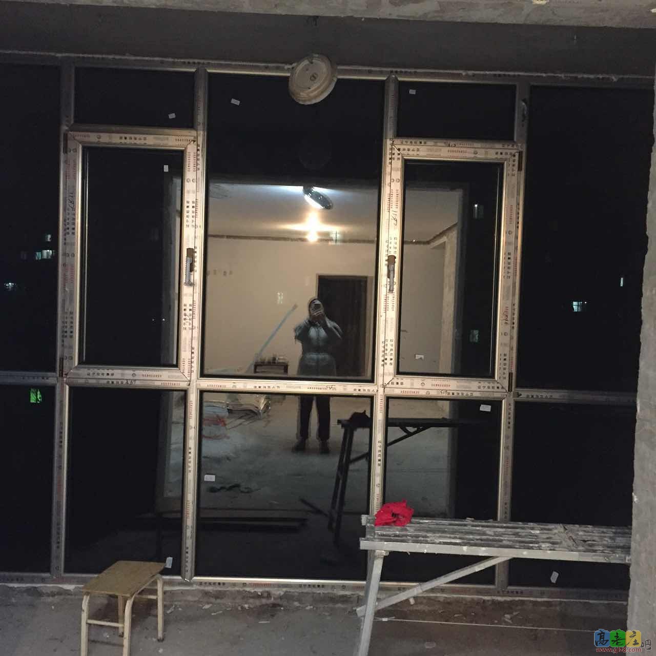 阳台窗户，注意下面