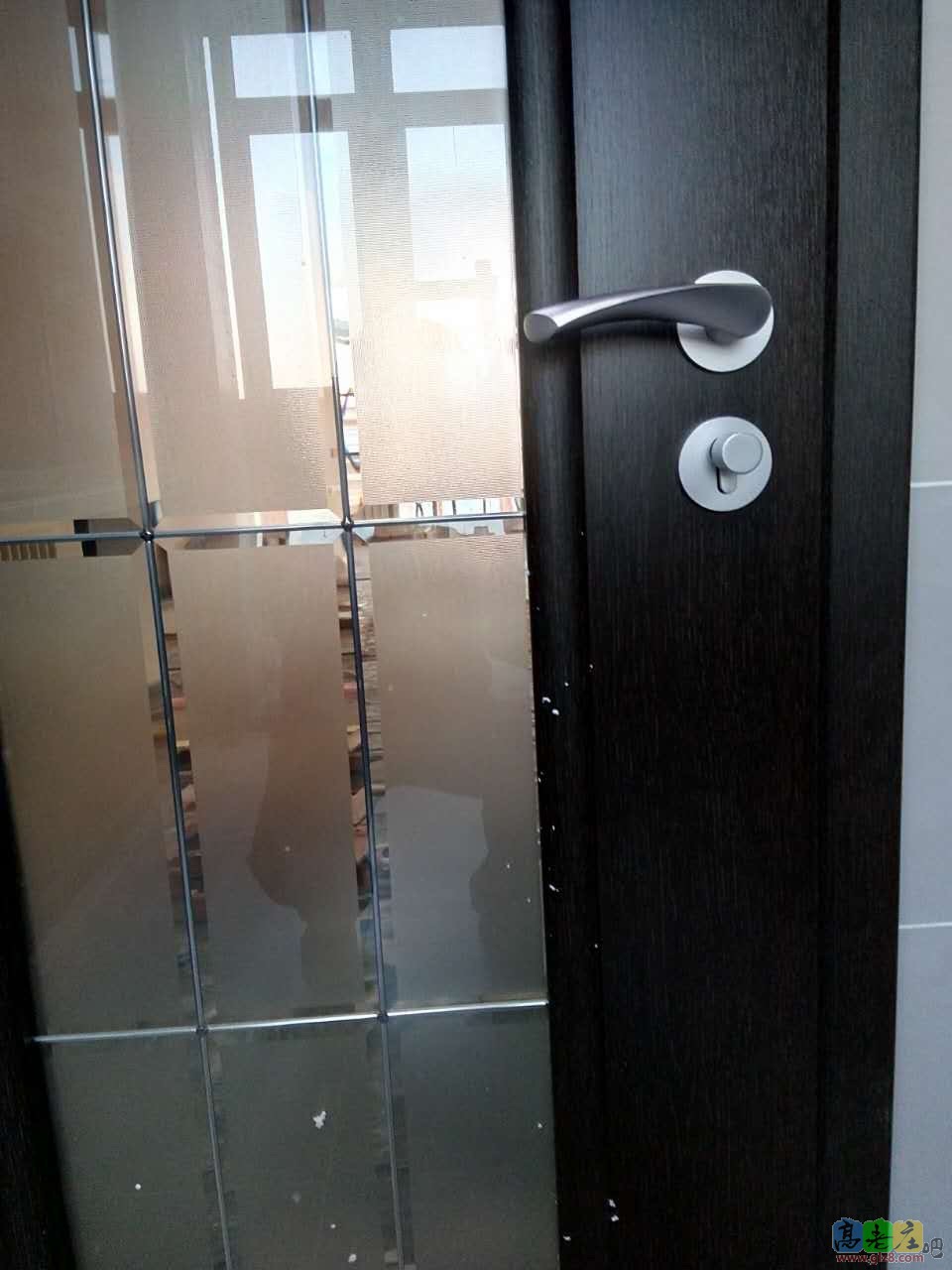 安装变成了银色