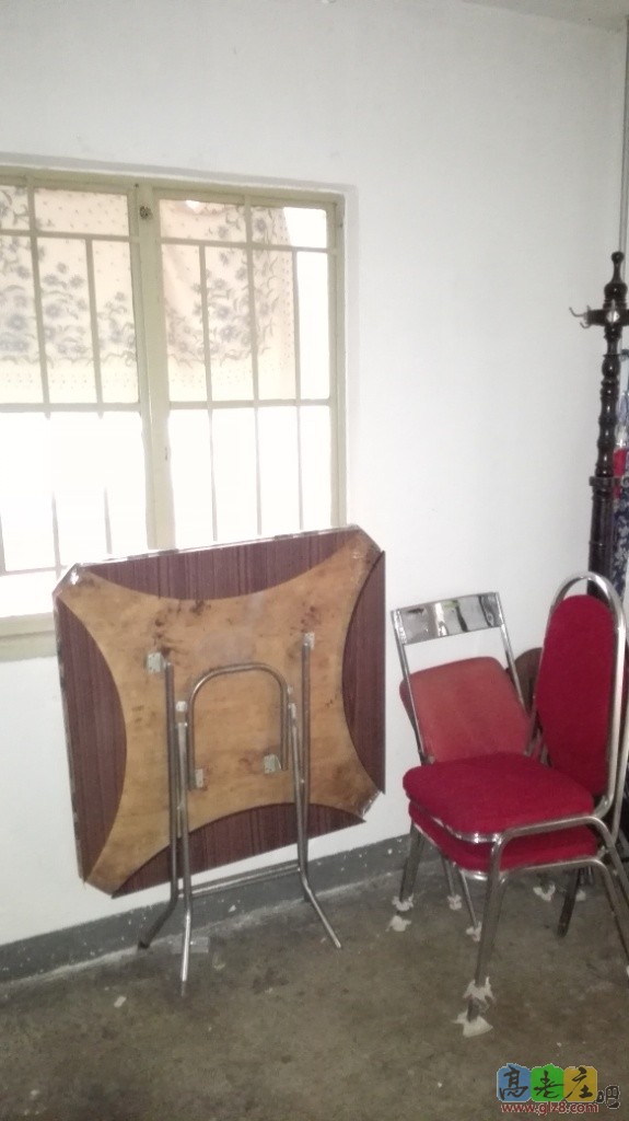 进门正对的窗户