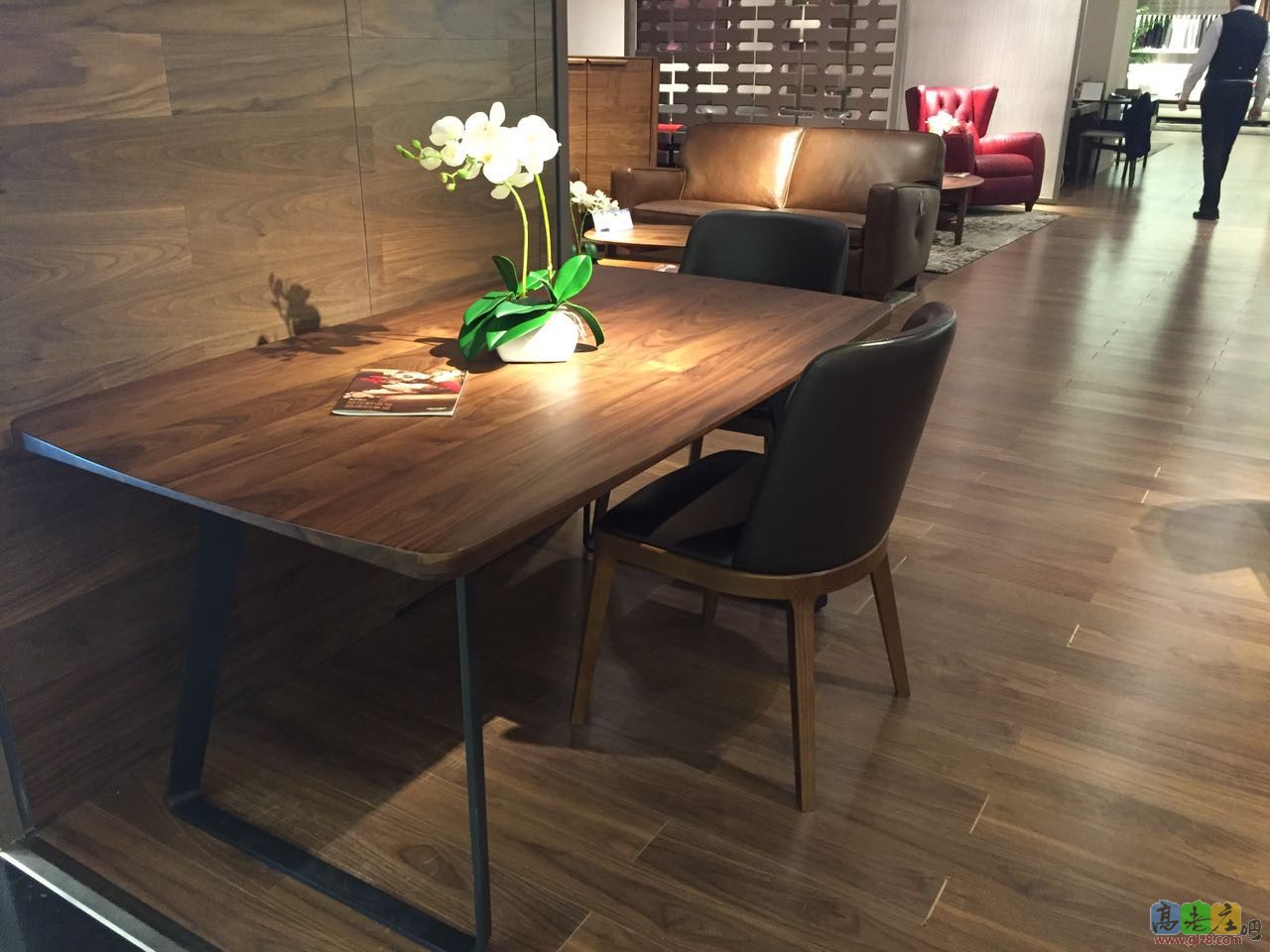 实木餐桌