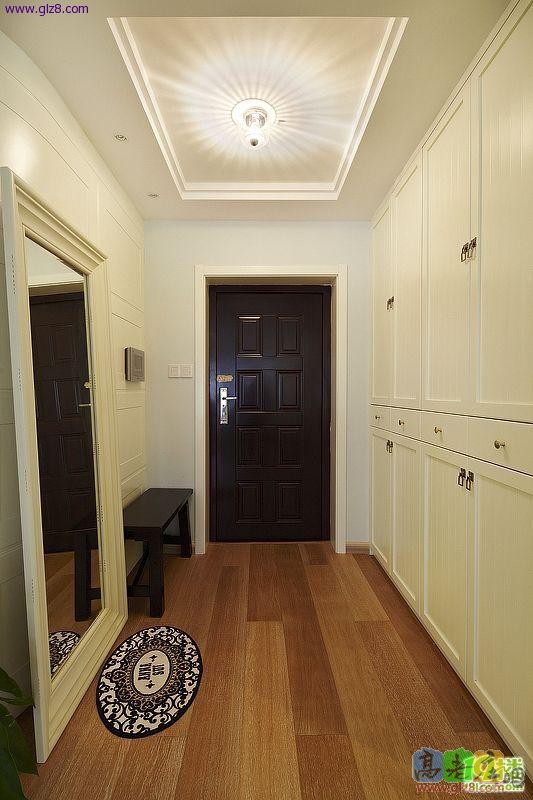 玄关的墙面厨 铭品.jpg