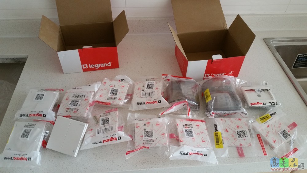 上图，剩下的开关插座...