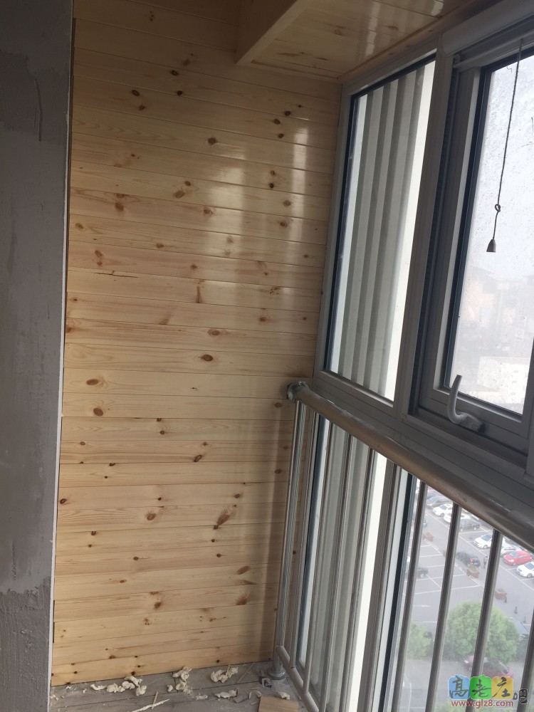 南阳台铺了桑拿木