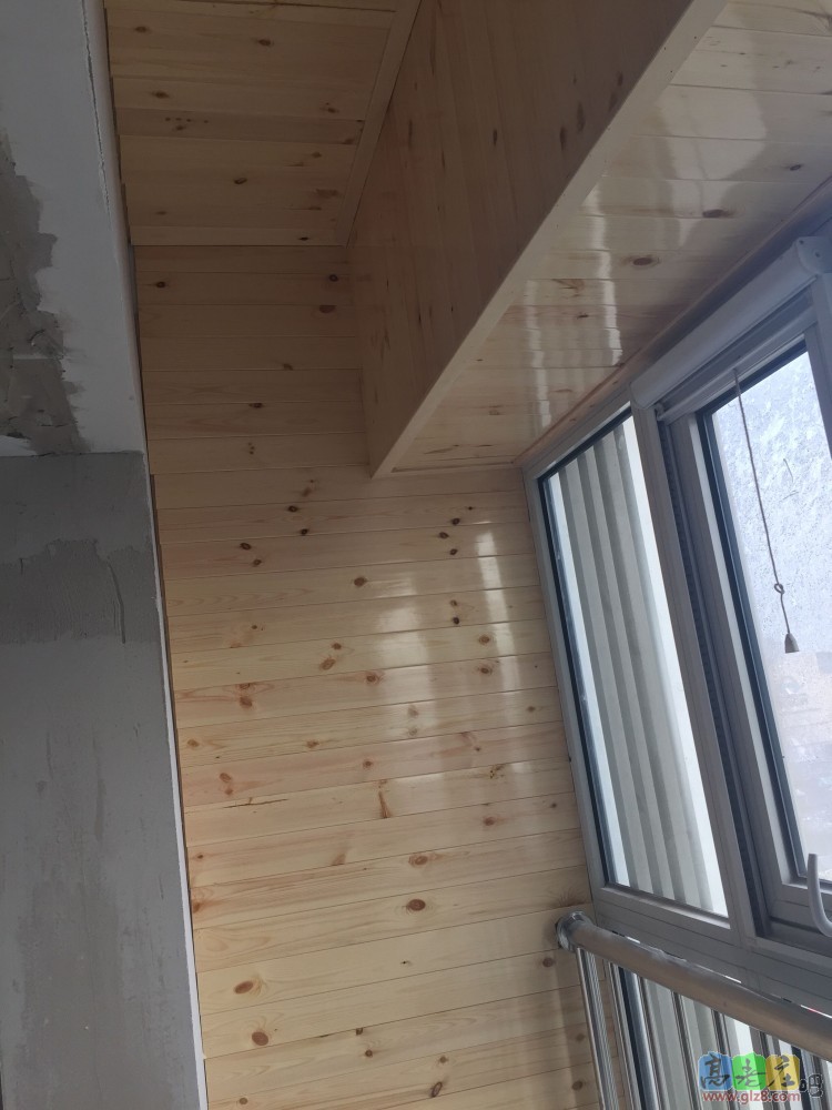 南阳台铺的桑拿木