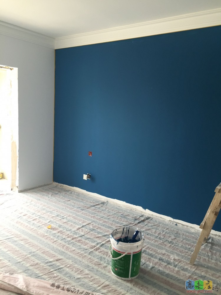 主卧背景墙，颜色没调好，泪目。。
