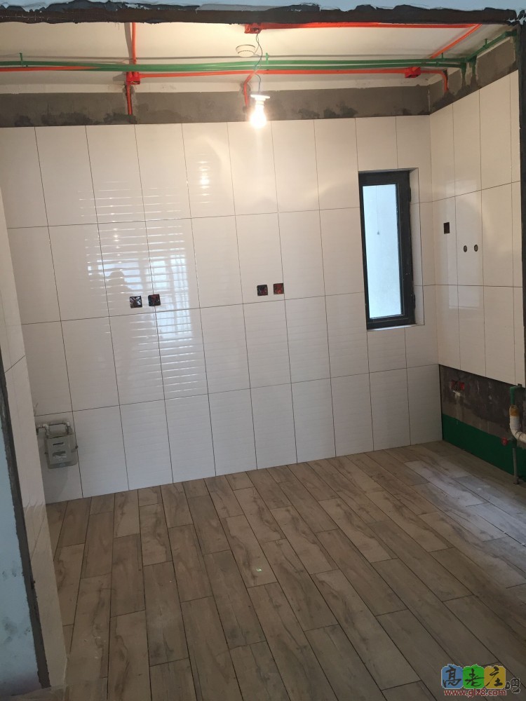 这个也比较早 厨房吊顶前拍的 也是为了给大家看砖哈哈