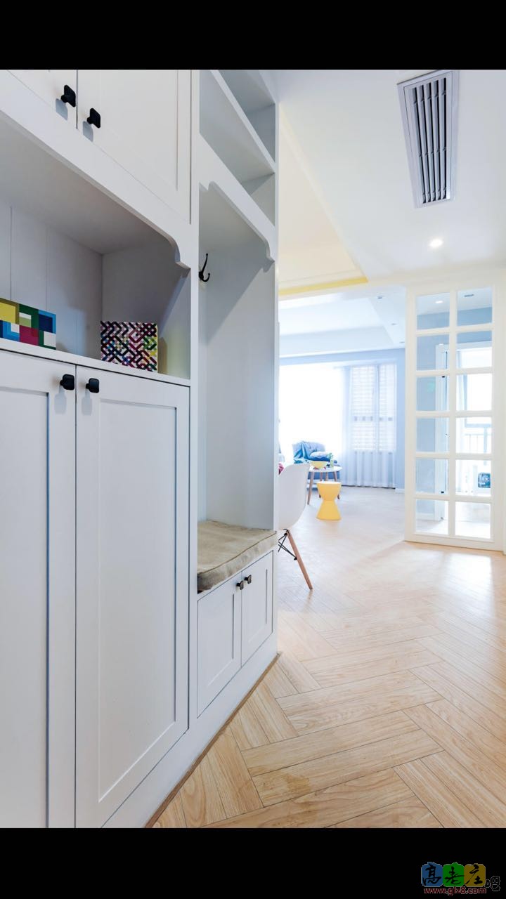 进门有鞋柜衣柜组合