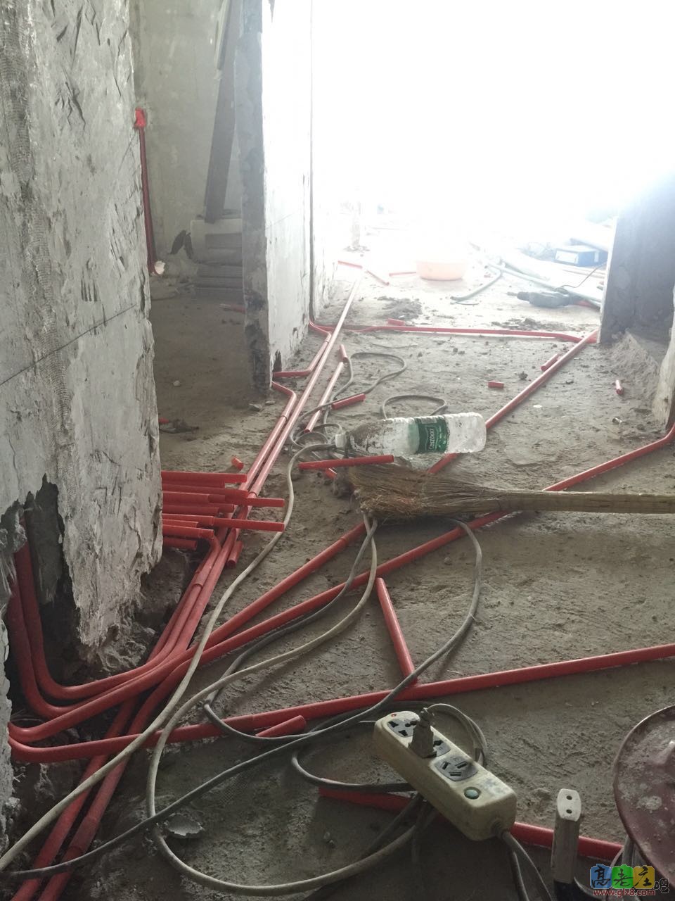 强电箱分出来的各根线管