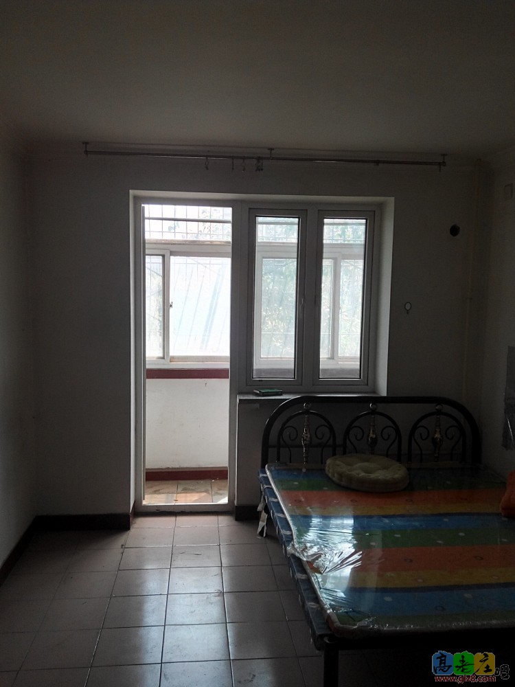 这是主卧带阳台