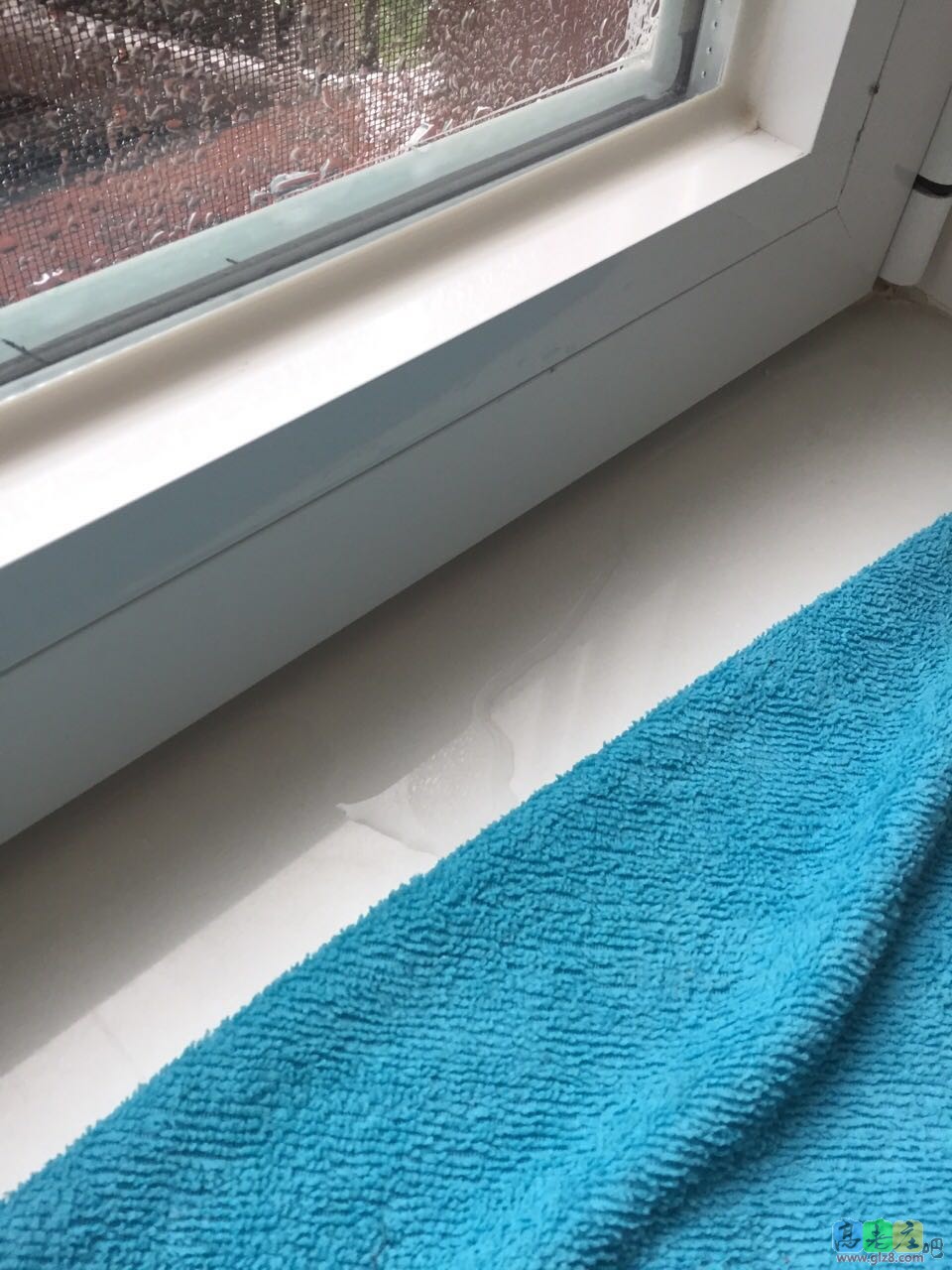 继续擦干，继续渗水