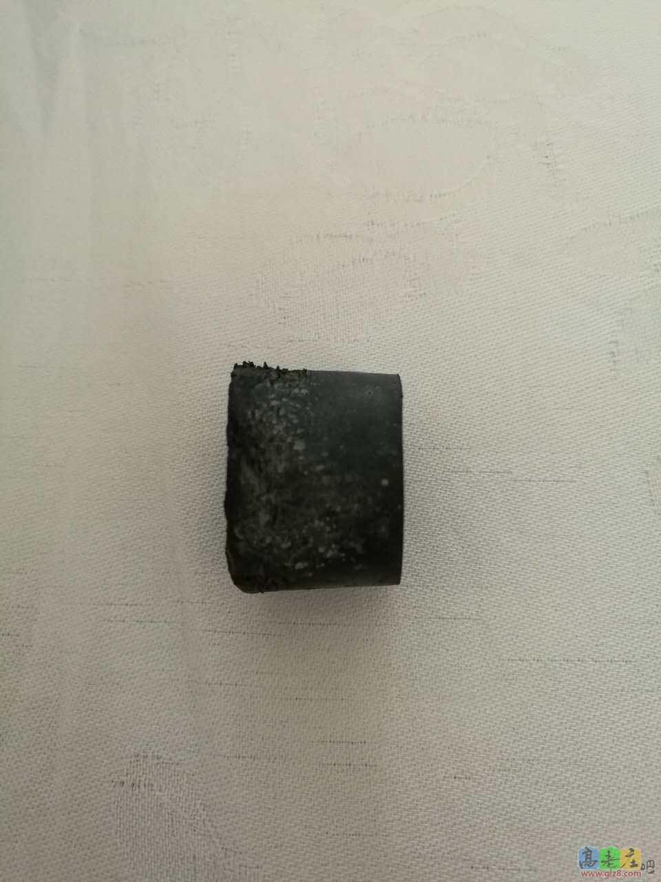 橡胶塞带锥度，就算孔内有铁锈也出不来