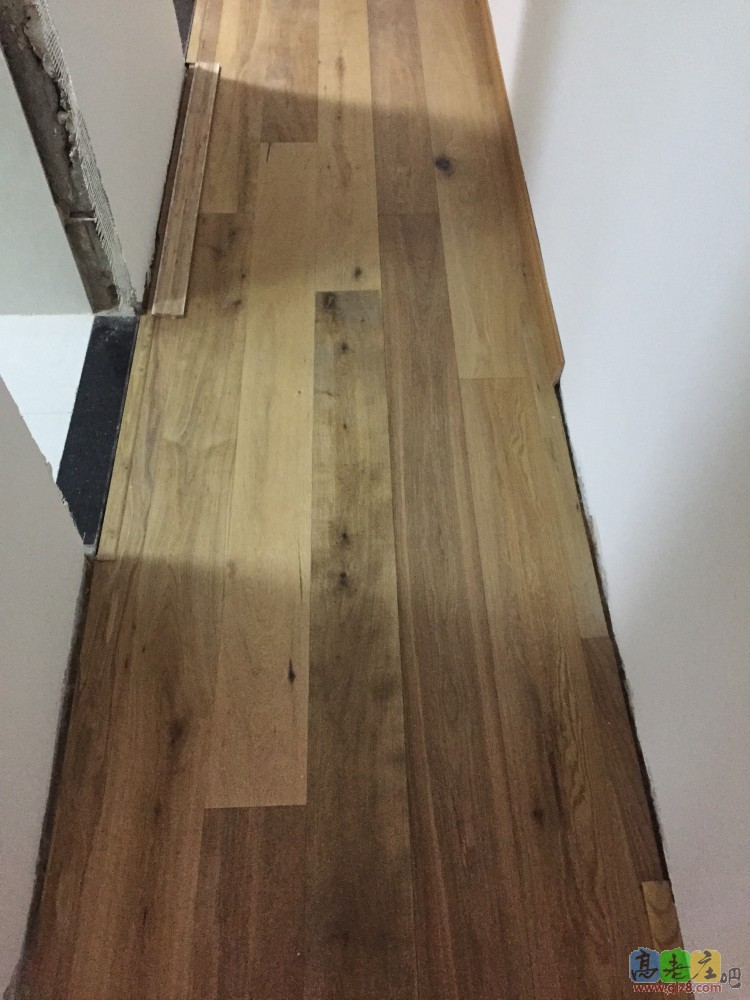 一进门的走廊色差，太明显了哎