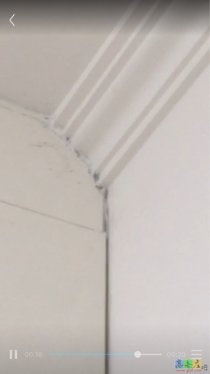 还给打了胶，像狗一边啃一遍淌口水