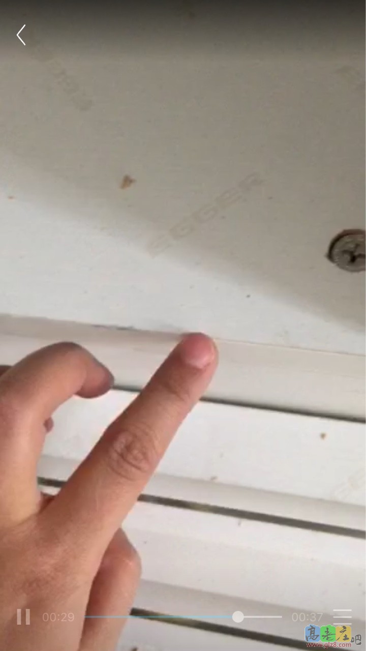 踹完了也不给收拾，也不知道是掉漆了还是没擦掉