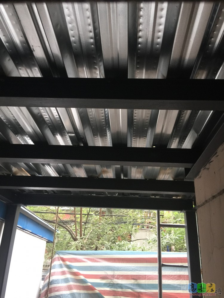 顶面钢结构及瓦楞铁