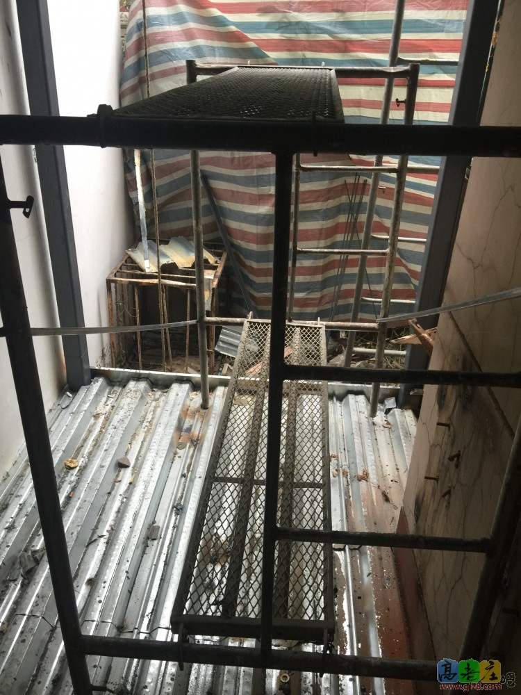 地面瓦楞铁铺装