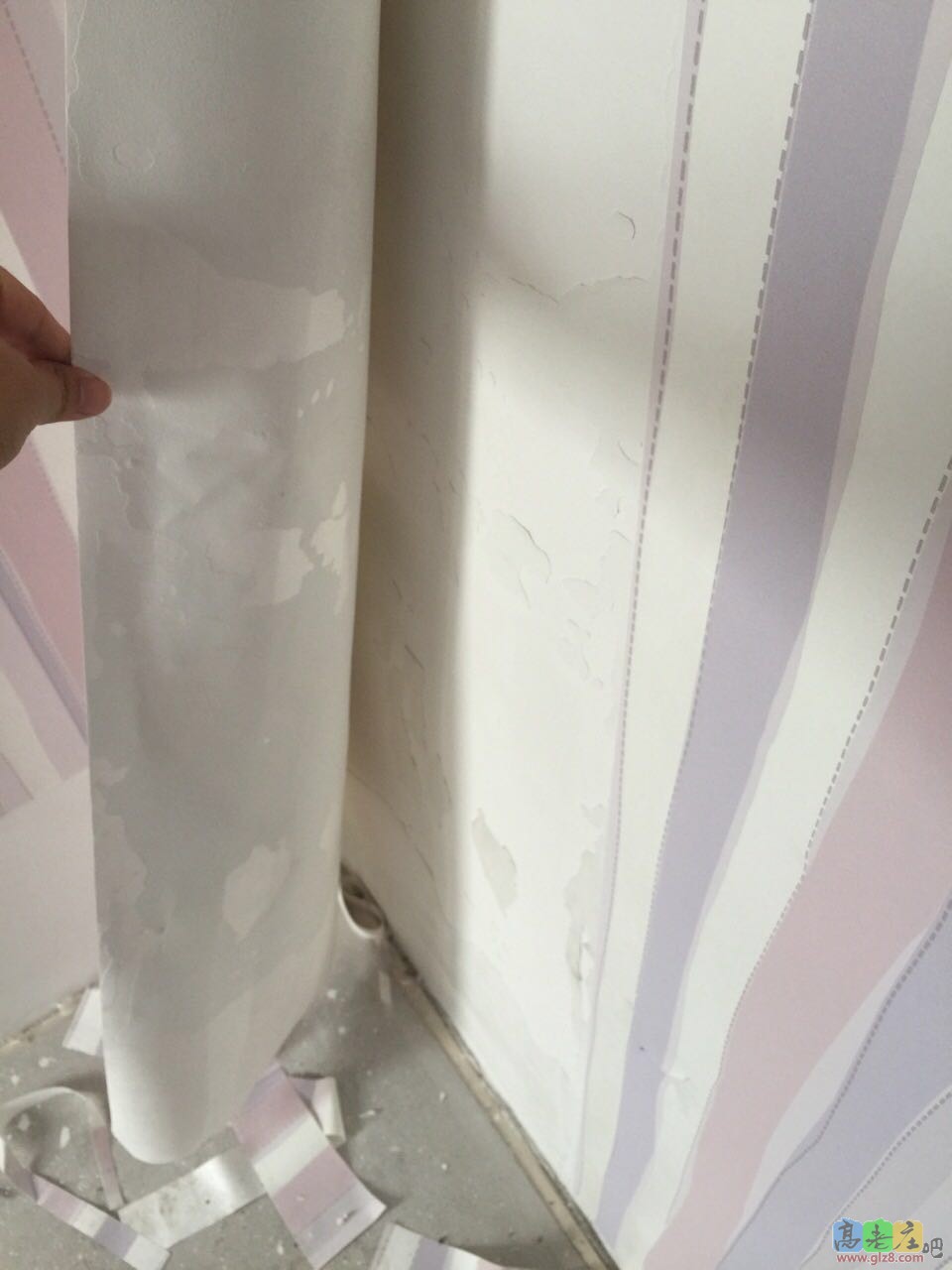 揭墙纸的时候